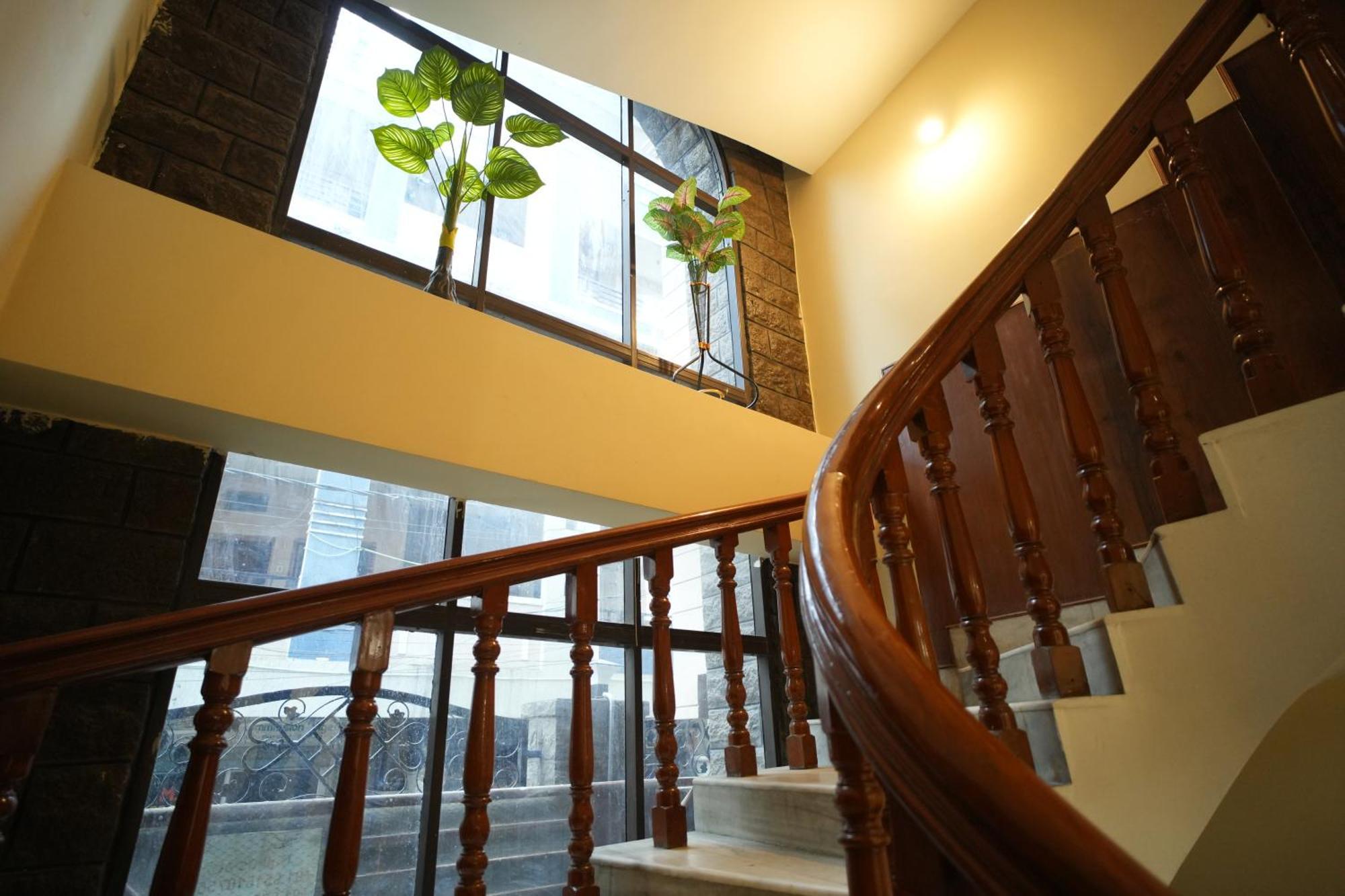 Hotel Kp Suites Metro Haiderabad Buitenkant foto